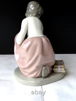 NAO DAISA LLADRO SPAIN 1982 Porcelain Girl Playing Marbles