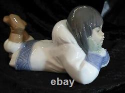 NAO / LLADRO Dreaming On The Ice Eskimo Inuit Figure. #1298