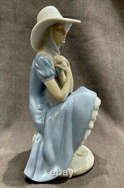 NAO/LLADRO Girl with Straw Hat La Pamela Figurine Gloss Finish