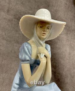 NAO/LLADRO Girl with Straw Hat La Pamela Figurine Gloss Finish