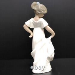 NAO LLADRO' Nao Lladro figure, stylish, in good condition