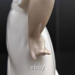 NAO LLADRO' Nao Lladro figure, stylish, in good condition