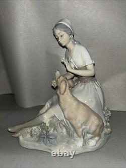 NAO LLADRO Woman & Dog 9 Porcelain Figurine MINT