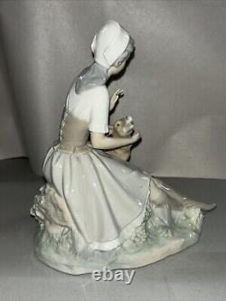 NAO LLADRO Woman & Dog 9 Porcelain Figurine MINT