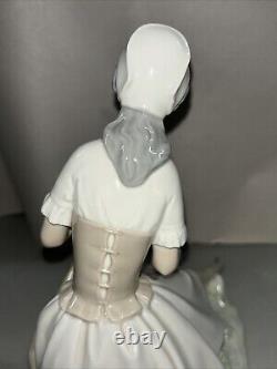 NAO LLADRO Woman & Dog 9 Porcelain Figurine MINT