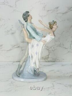 NAO LLADRO figurine Dancing on a Cloud Ballet Couple Man Woman