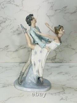 NAO LLADRO figurine Dancing on a Cloud Ballet Couple Man Woman