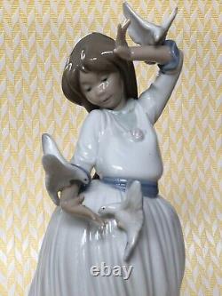 NAO LLADRO porcelain figure girls with pigeons 1984 excellent condition