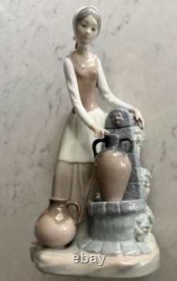 NAO Lladro 136 Girl at the Fountain Woman Filling Water Jugs MWOB, RV$225