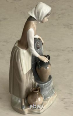 NAO Lladro 136 Girl at the Fountain Woman Filling Water Jugs MWOB, RV$225
