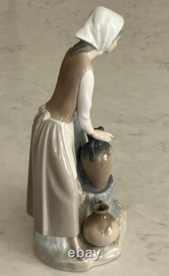 NAO Lladro 136 Girl at the Fountain Woman Filling Water Jugs MWOB, RV$225