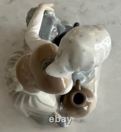 NAO Lladro 136 Girl at the Fountain Woman Filling Water Jugs MWOB, RV$225