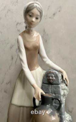 NAO Lladro 136 Girl at the Fountain Woman Filling Water Jugs MWOB, RV$225