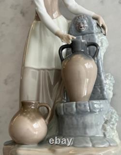 NAO Lladro 136 Girl at the Fountain Woman Filling Water Jugs MWOB, RV$225