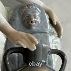 NAO Lladro 136 Girl at the Fountain Woman Filling Water Jugs MWOB, RV$225
