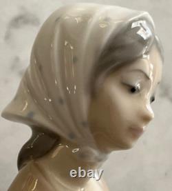 NAO Lladro 136 Girl at the Fountain Woman Filling Water Jugs MWOB, RV$225