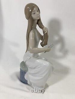 NAO Lladro At the Vanity Porcelain Figure Woman Girl Combing Hair 11