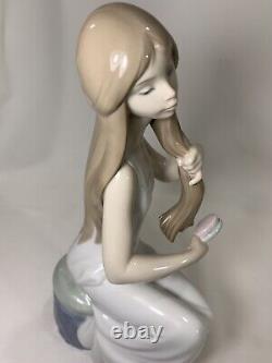 NAO Lladro At the Vanity Porcelain Figure Woman Girl Combing Hair 11