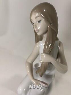 NAO Lladro At the Vanity Porcelain Figure Woman Girl Combing Hair 11