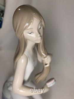 NAO Lladro At the Vanity Porcelain Figure Woman Girl Combing Hair 11