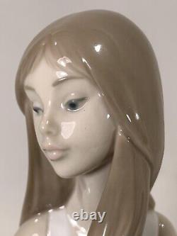 NAO Lladro At the Vanity Porcelain Figure Woman Girl Combing Hair 11