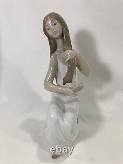 NAO Lladro At the Vanity Porcelain Figure Woman Girl Combing Hair 11