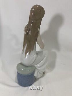 NAO Lladro At the Vanity Porcelain Figure Woman Girl Combing Hair 11