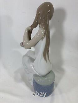 NAO Lladro At the Vanity Porcelain Figure Woman Girl Combing Hair 11