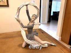 NAO Lladro Dancer Ballerina with Veil Porcelain Figure Daisa Spain 1992 Retired
