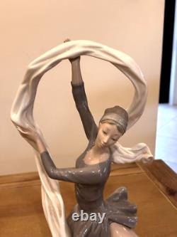 NAO Lladro Dancer Ballerina with Veil Porcelain Figure Daisa Spain 1992 Retired
