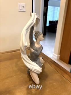 NAO Lladro Dancer Ballerina with Veil Porcelain Figure Daisa Spain 1992 Retired