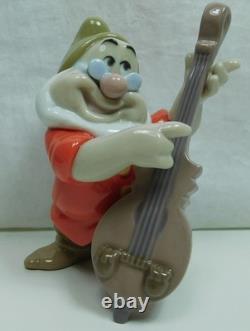 NAO Lladro Disney Porcelain Figurine 02001816 Snow White and the 7 Dwarfs Doc
