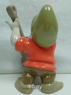 NAO Lladro Disney Porcelain Figurine 02001816 Snow White and the 7 Dwarfs Doc