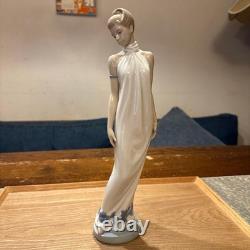 NAO Lladró Elegant Female Figurine Ceramic Ornament