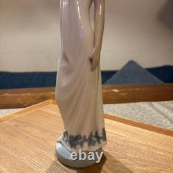 NAO Lladró Elegant Female Figurine Ceramic Ornament