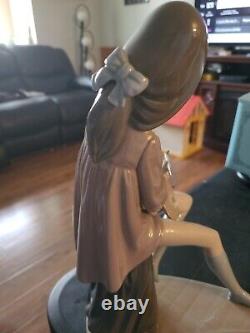 NAO Lladro Girl Artist with Palette Large Figure 12.25