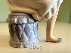 NAO Lladro Girl Combing Hair Porcelain Figurine Spain 9 Seated Woman