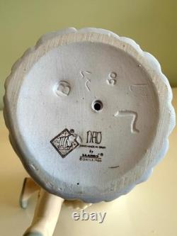 NAO Lladro Girl Combing Hair Porcelain Figurine Spain 9 Seated Woman