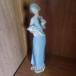 NAO Lladro My Little Bouquet Woman #1350 Lady in Blue Dress with Roses Figure