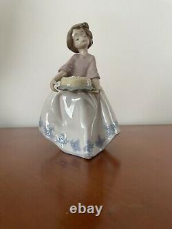 NAO Lladro Porcelain Figurine Birthday Girl Cake Celebration top condition