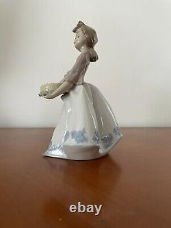 NAO Lladro Porcelain Figurine Birthday Girl Cake Celebration top condition