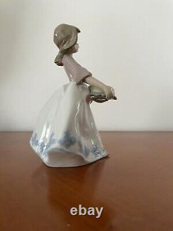 NAO Lladro Porcelain Figurine Birthday Girl Cake Celebration top condition