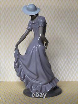 NAO Lladro Porcelain Large Figurine Dancer Woman with Dress H30 cm. Excellent condition