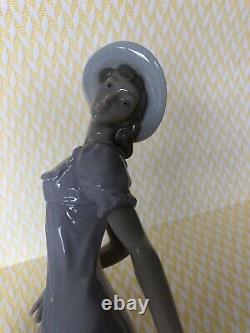 NAO Lladro Porcelain Large Figurine Dancer Woman with Dress H30 cm. Excellent condition
