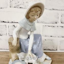 NAO Lladro Spain Milk for the Cat 284 Porcelain Figurine Mint Condition 7.5