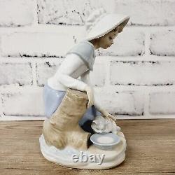 NAO Lladro Spain Milk for the Cat 284 Porcelain Figurine Mint Condition 7.5