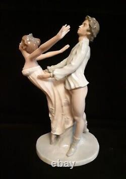 NAO-Lladro Spain Porcelain Figurine Dancing Couple Ballet Couple