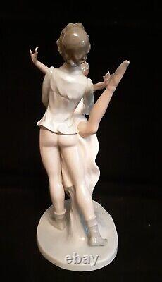 NAO-Lladro Spain Porcelain Figurine Dancing Couple Ballet Couple