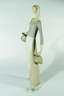 NAO (Lladro) Spain Porcelain Figurine ° Girl with Jugs ° Height 39 cm