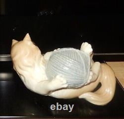 NAO-Lladro Spain Porcelain Figurine Pet Cat